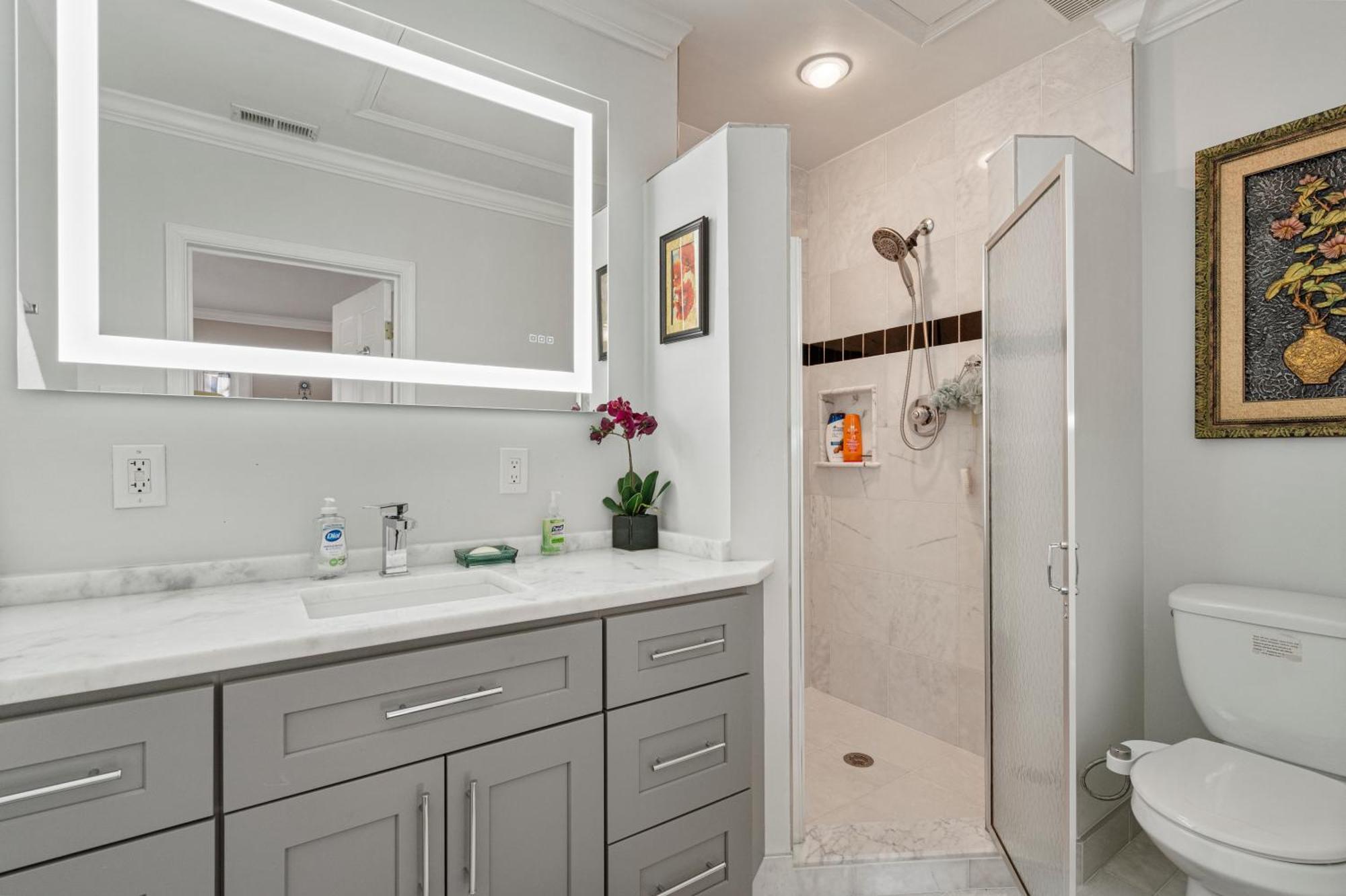 Modern & Comfy Suite Fort Washington Bagian luar foto